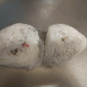 あみえびと青海苔とごまのおにぎり